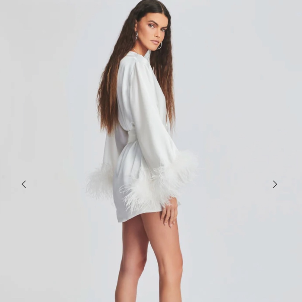 Retrofête Eva Feather Robe • White • Ostrich Feathers • M  ✨ - Picture 3 of 10